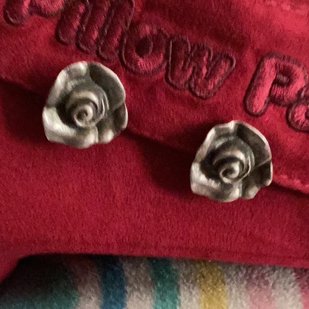 screwback earrings sooo cute